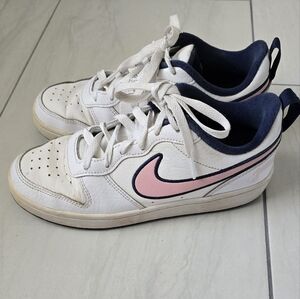 Nike Court Borough low 4.4Y shoes.